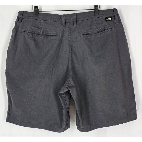 THE NORTH FACE MEN'S CHARCOAL ZIPPER LEG POCKET GRAY 8" SHORTS – SIZE 36 - Picture 2 of 13